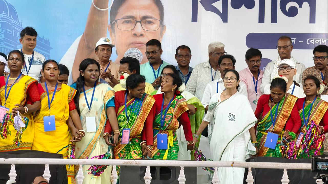 Duare Sarkar outreach stage programme